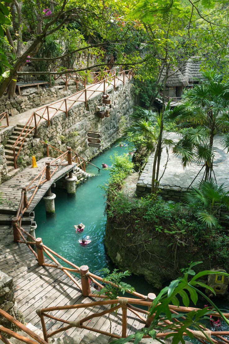 https://mdw-travel-data-us-east-1.s3.amazonaws.com/img/country/Mexico/Xcaret-Park/img_02.jpg