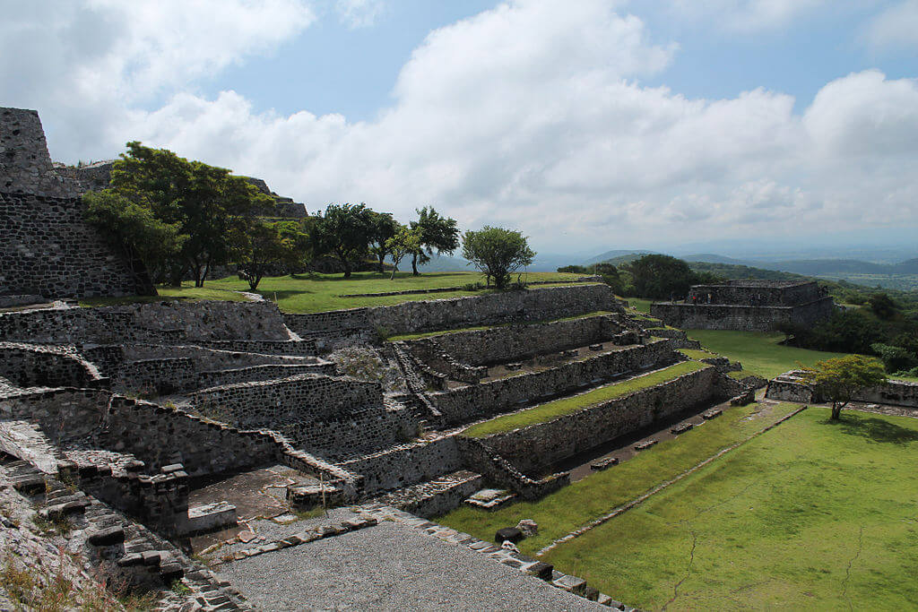 https://mdw-travel-data-us-east-1.s3.amazonaws.com/img/country/Mexico/Xochicalco-Archaeological-Site/img_02.jpg