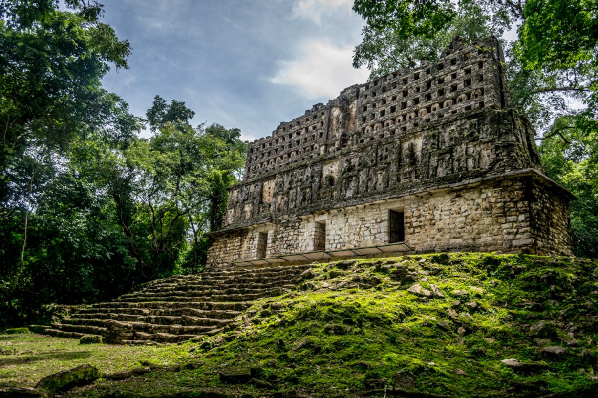 https://mdw-travel-data-us-east-1.s3.amazonaws.com/img/country/Mexico/Yaxchilan-Archaeological-Zone/img_00.jpg