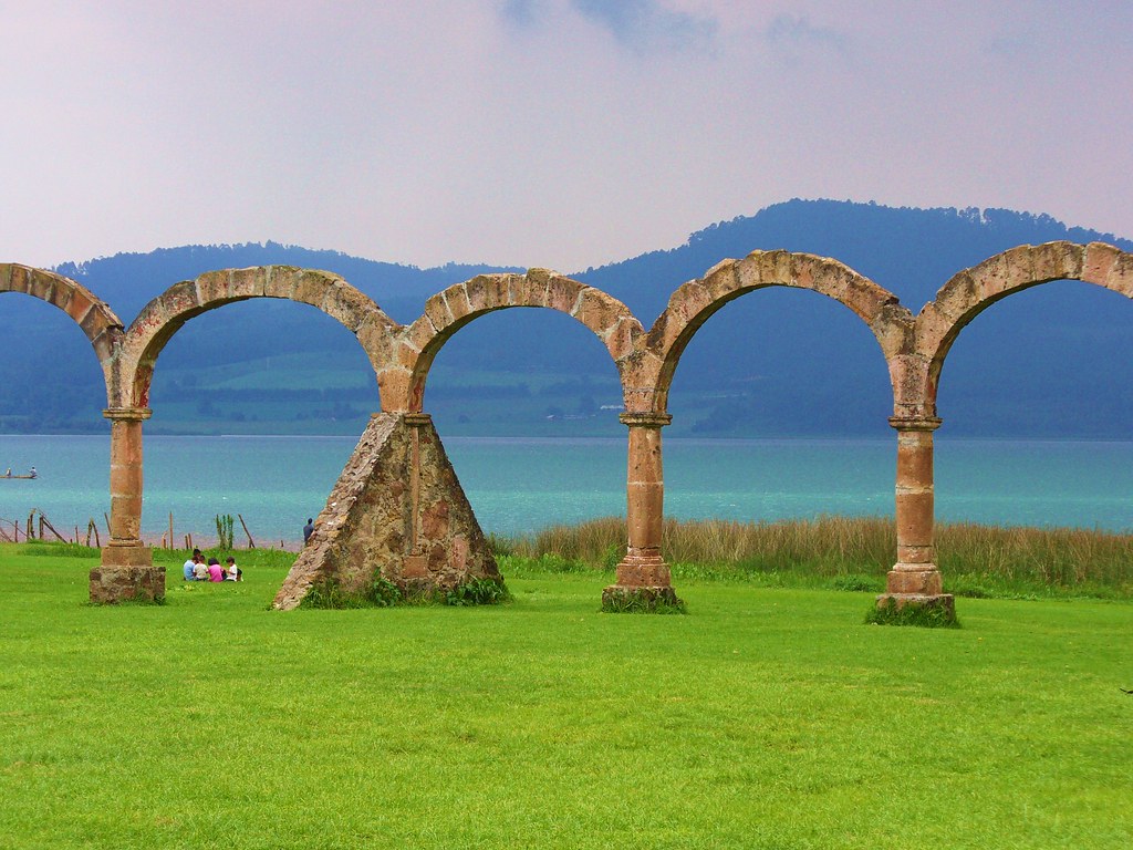 https://mdw-travel-data-us-east-1.s3.amazonaws.com/img/country/Mexico/Zirahuen-Lake/img_02.jpg