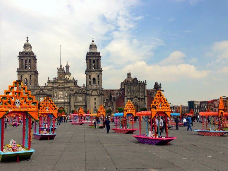 https://mdw-travel-data-us-east-1.s3.amazonaws.com/img/country/Mexico/Zocalo/img_02.jpg