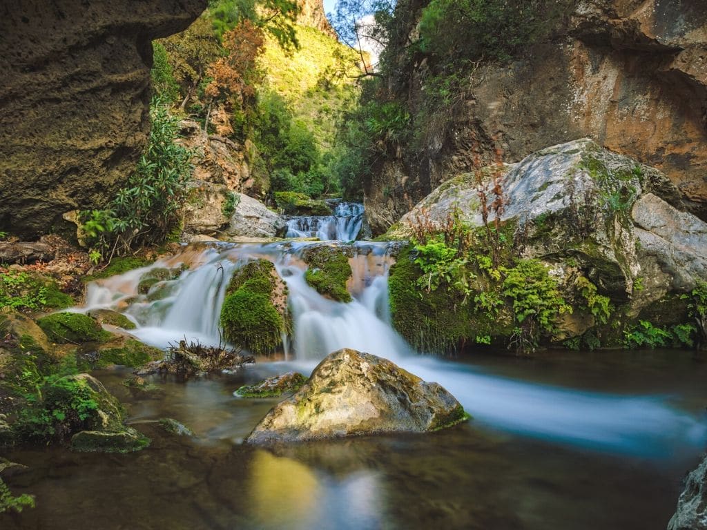https://mdw-travel-data-us-east-1.s3.amazonaws.com/img/country/Morocco/Ahfir-Waterfall/img_01.jpg