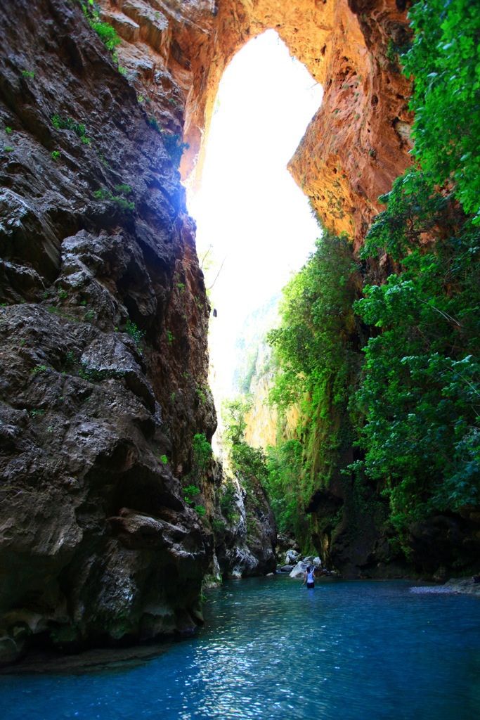 https://mdw-travel-data-us-east-1.s3.amazonaws.com/img/country/Morocco/Akchour-Waterfalls/img_02.jpg