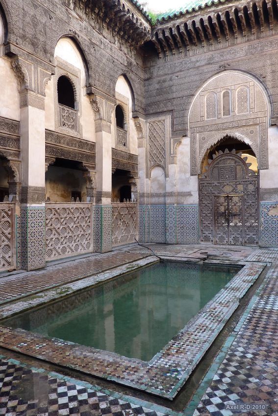 https://mdw-travel-data-us-east-1.s3.amazonaws.com/img/country/Morocco/Al-Attarine-Madrasa/img_02.jpg