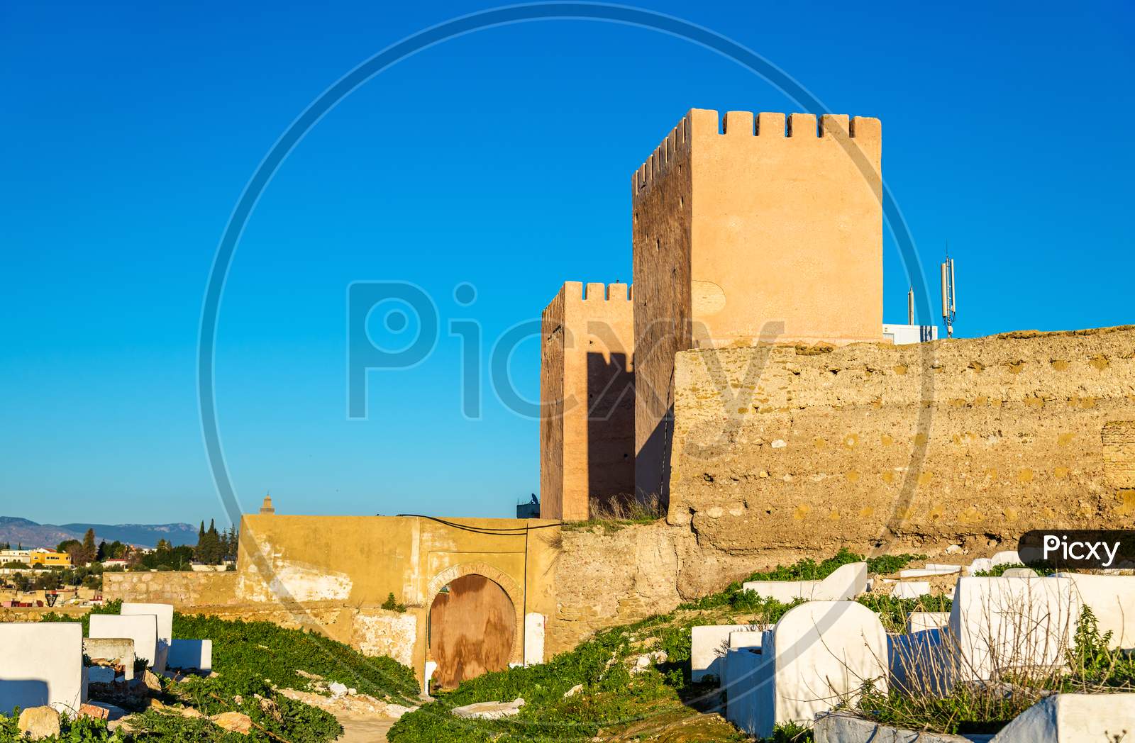 https://mdw-travel-data-us-east-1.s3.amazonaws.com/img/country/Morocco/Bab-Berdaine/img_03.jpg