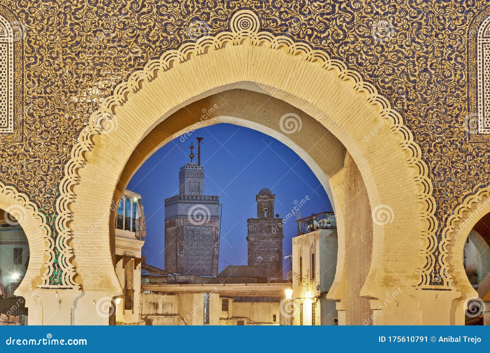 https://mdw-travel-data-us-east-1.s3.amazonaws.com/img/country/Morocco/Bab-Bou-Jeloud-Gate/img_01.jpg