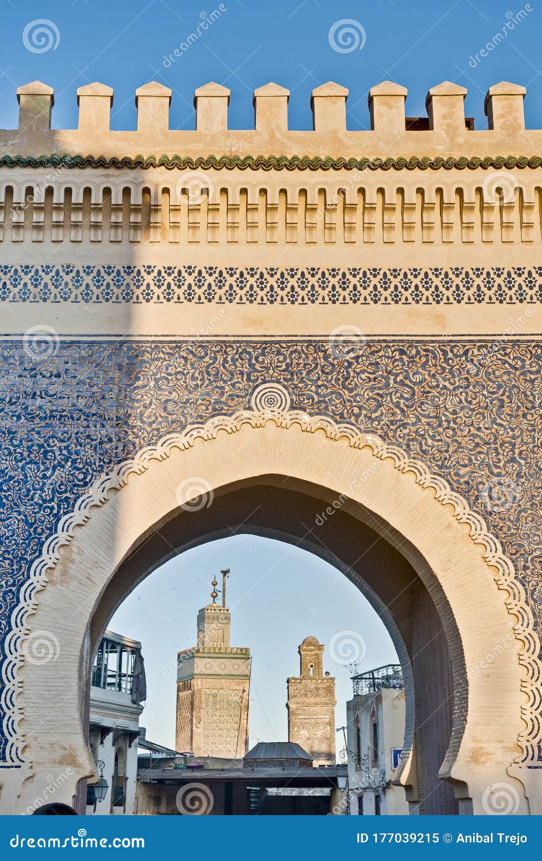 https://mdw-travel-data-us-east-1.s3.amazonaws.com/img/country/Morocco/Bab-Bou-Jeloud-Gate/img_02.jpg