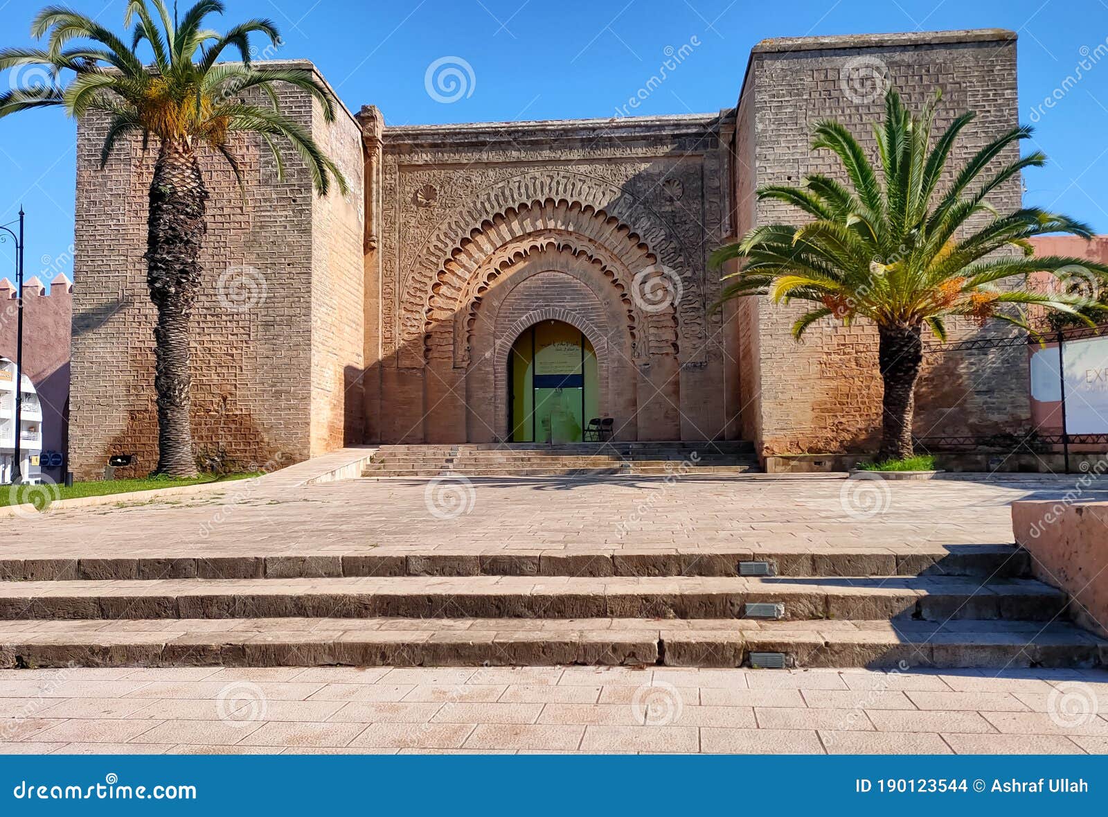 https://mdw-travel-data-us-east-1.s3.amazonaws.com/img/country/Morocco/Bab-Rouah/img_03.jpg