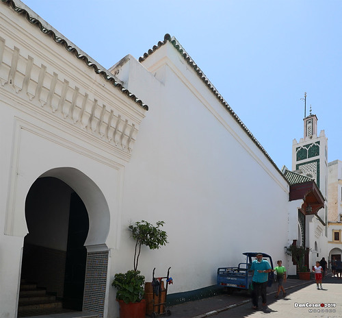 https://mdw-travel-data-us-east-1.s3.amazonaws.com/img/country/Morocco/Central-Mosque-of-Tangier/img_01.jpg