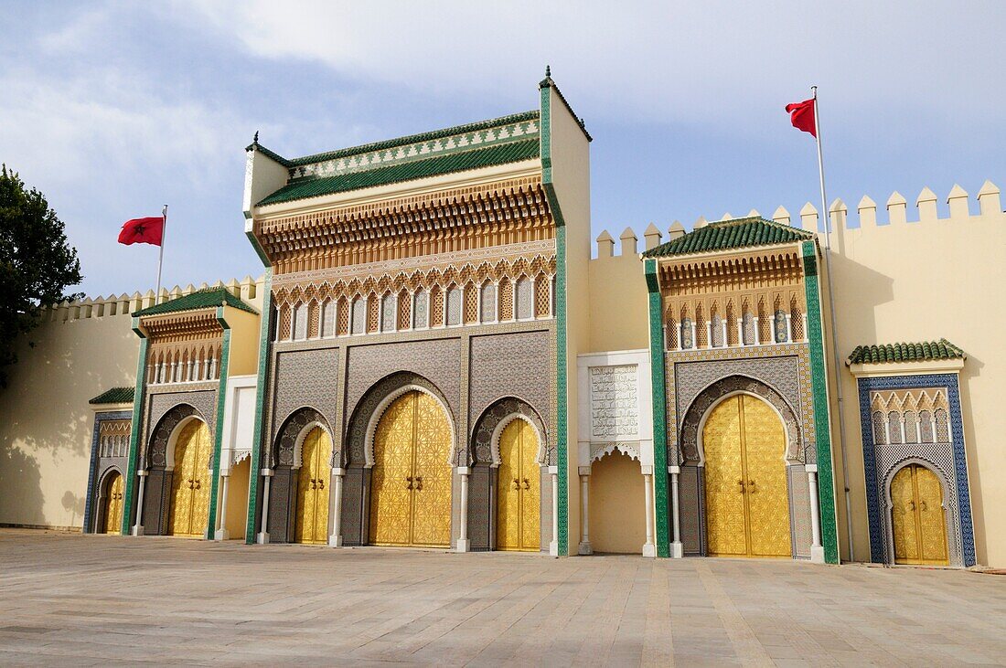 https://mdw-travel-data-us-east-1.s3.amazonaws.com/img/country/Morocco/Dar-El-Makhzen-Royal-Palace/img_00.jpg