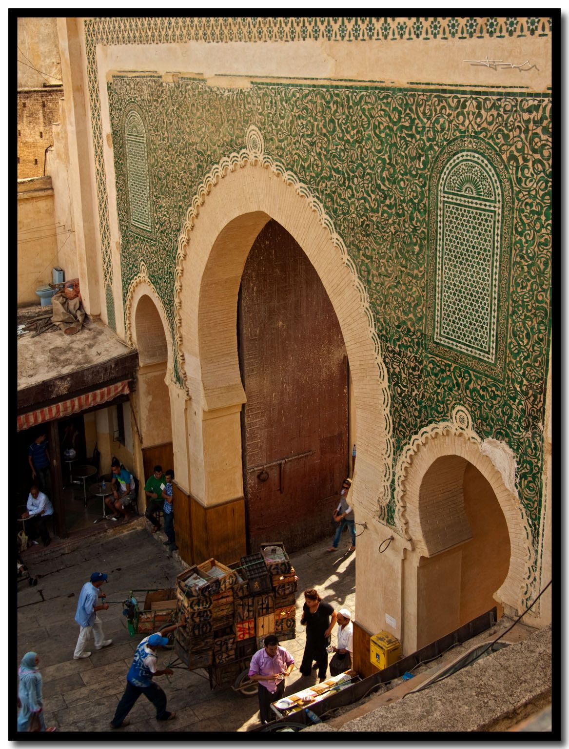 https://mdw-travel-data-us-east-1.s3.amazonaws.com/img/country/Morocco/Dar-al-Magana/img_02.jpg