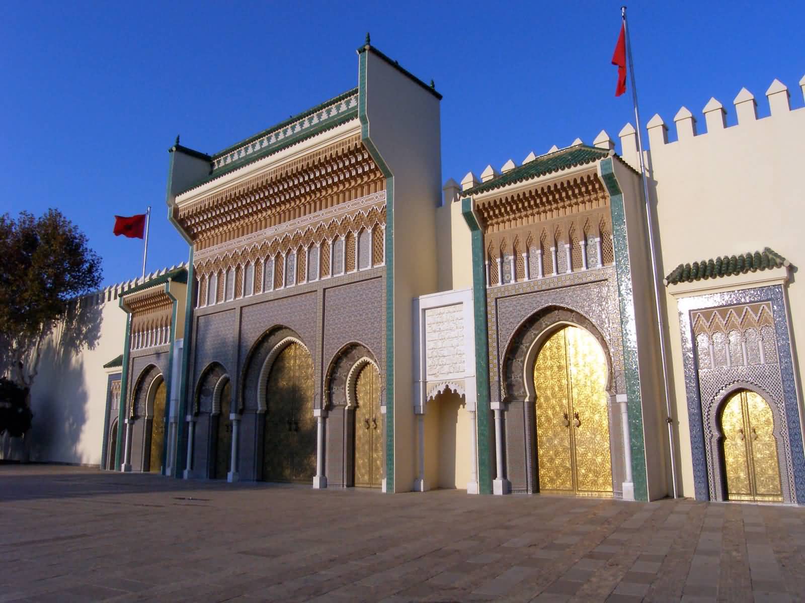https://mdw-travel-data-us-east-1.s3.amazonaws.com/img/country/Morocco/Dar-el-Makhzen/img_00.jpg