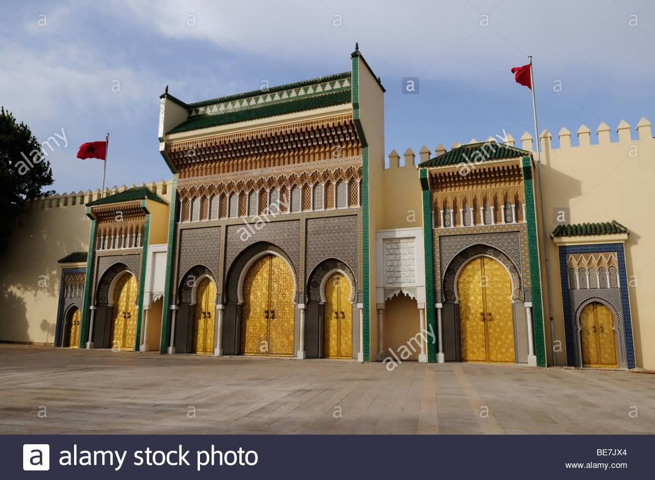 https://mdw-travel-data-us-east-1.s3.amazonaws.com/img/country/Morocco/Dar-el-Makhzen/img_03.jpg