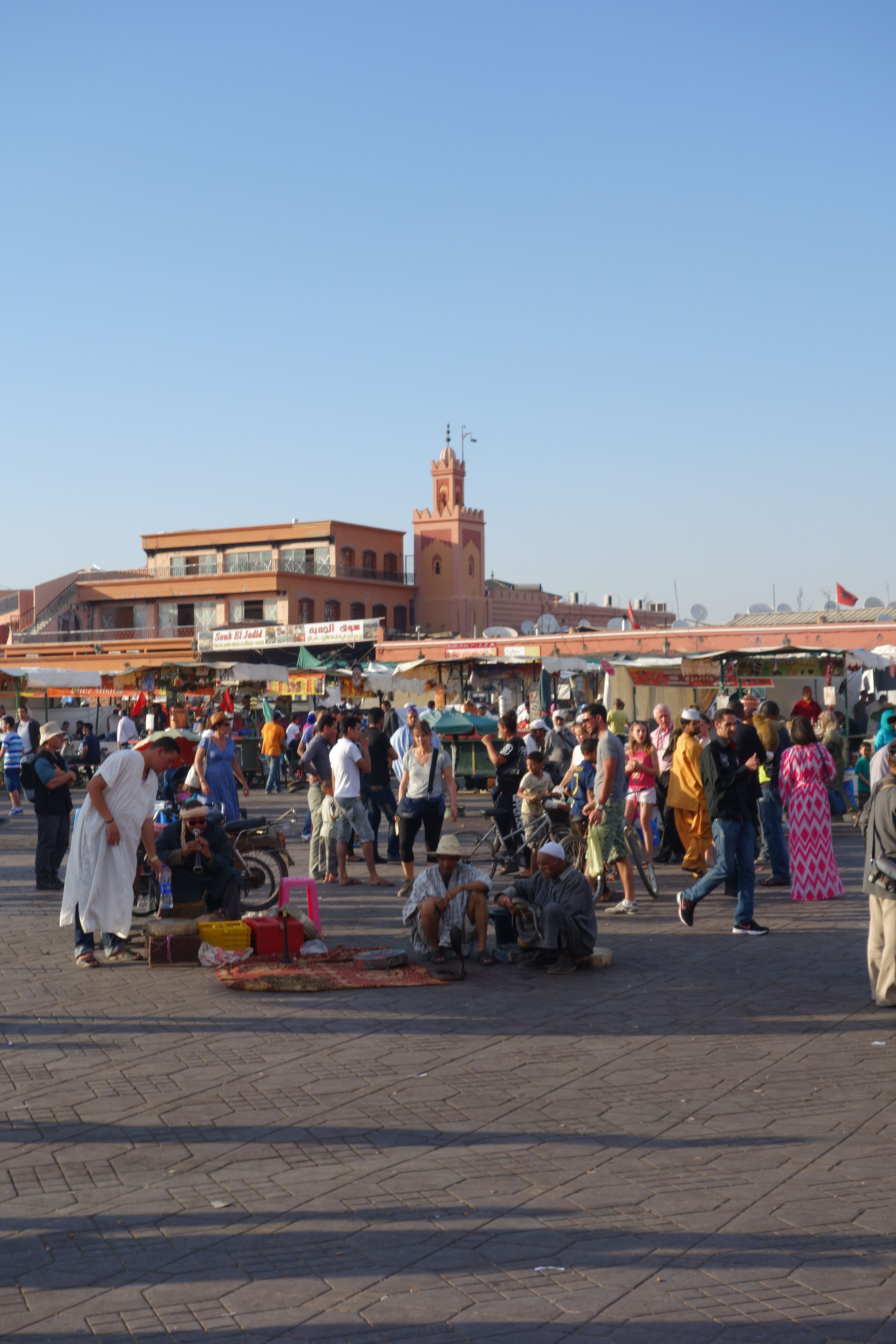 https://mdw-travel-data-us-east-1.s3.amazonaws.com/img/country/Morocco/Djeema-el-Fna/img_03.jpg