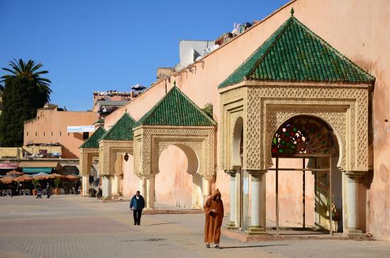 https://mdw-travel-data-us-east-1.s3.amazonaws.com/img/country/Morocco/El-Hedim-Square/img_01.jpg
