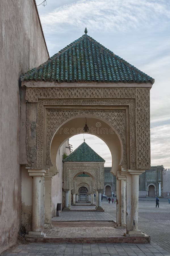 https://mdw-travel-data-us-east-1.s3.amazonaws.com/img/country/Morocco/El-Hedim-Square/img_02.jpg