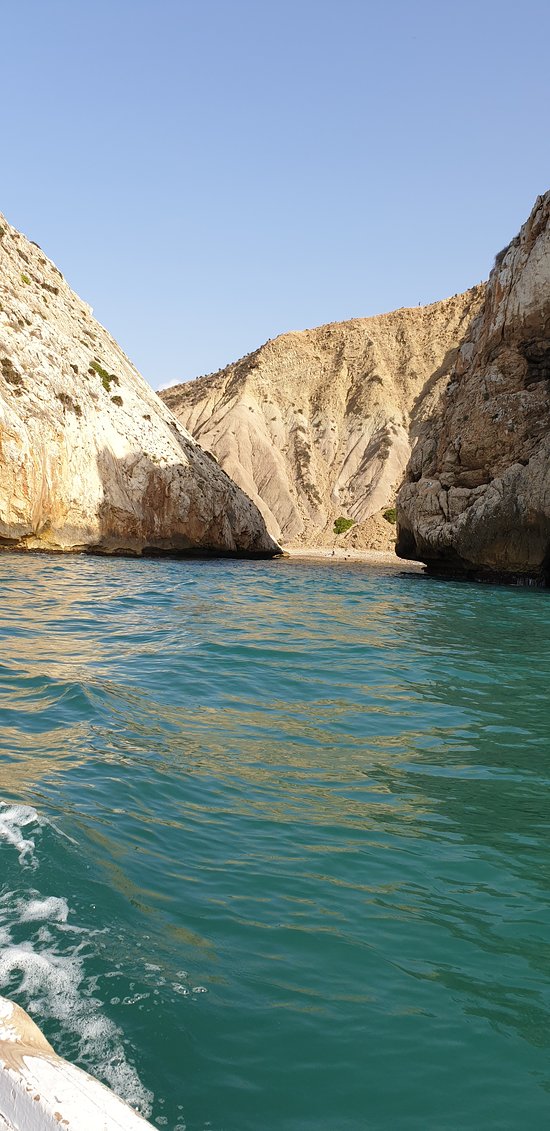 https://mdw-travel-data-us-east-1.s3.amazonaws.com/img/country/Morocco/El-Jebha-Beach/img_02.jpg