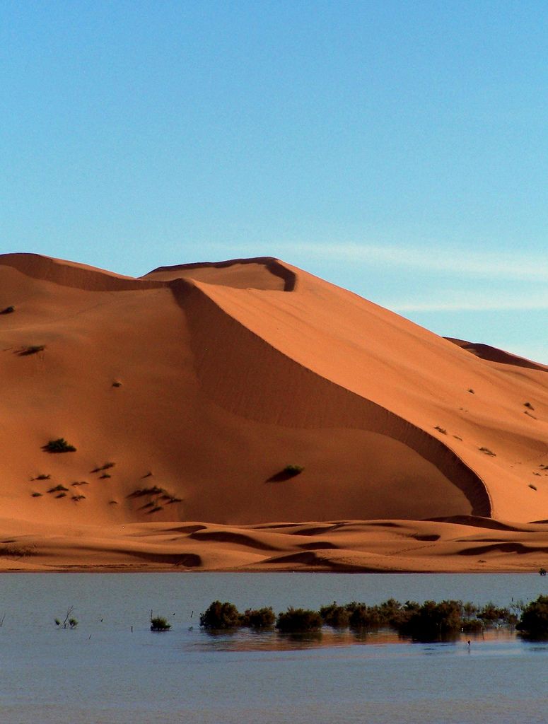 https://mdw-travel-data-us-east-1.s3.amazonaws.com/img/country/Morocco/Erg-Chebbi/img_01.jpg