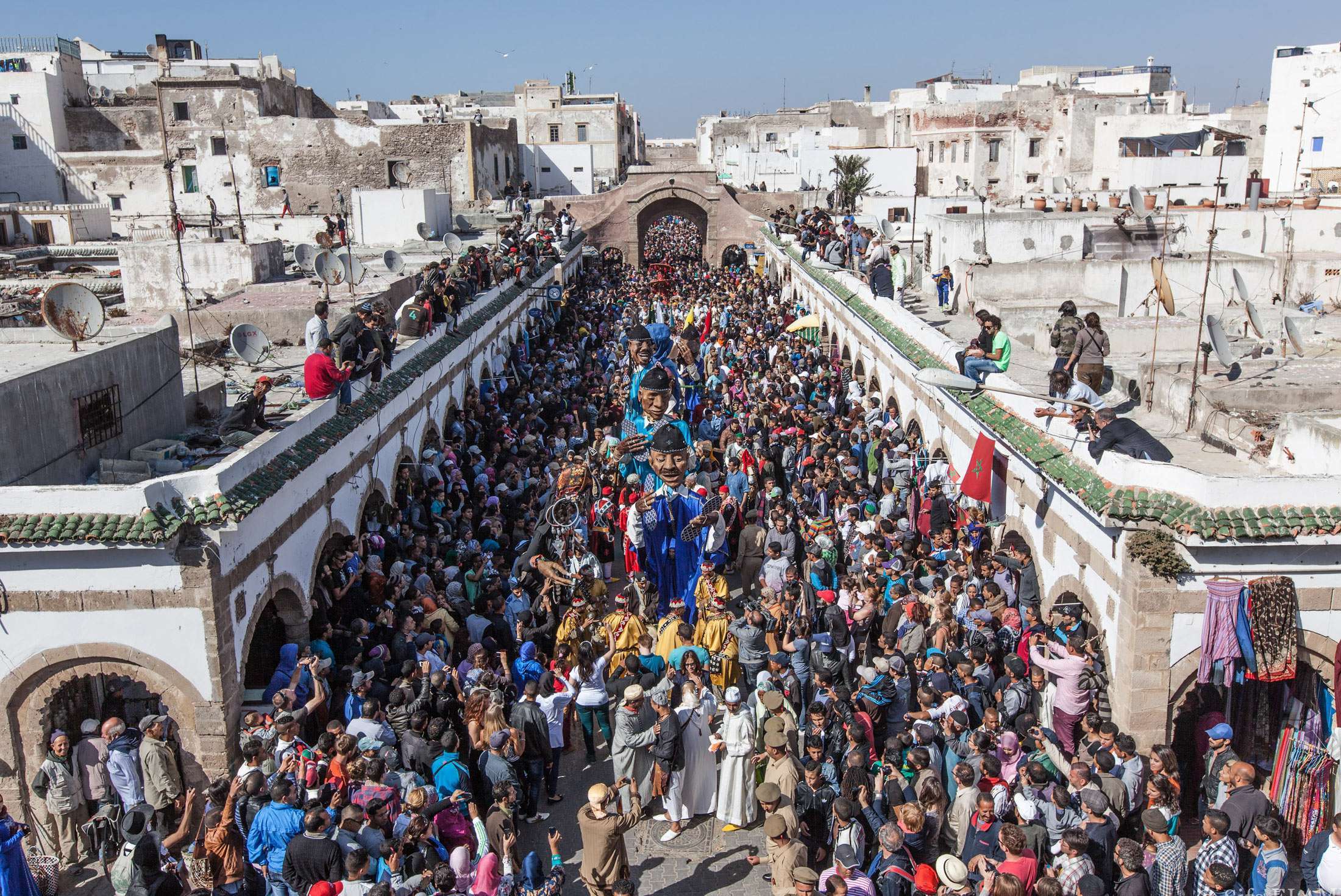 https://mdw-travel-data-us-east-1.s3.amazonaws.com/img/country/Morocco/Gnaoua-Music-Festival/img_03.jpg