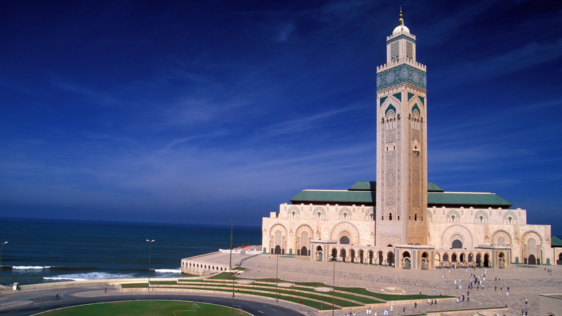 https://mdw-travel-data-us-east-1.s3.amazonaws.com/img/country/Morocco/Hassan-II-Mosque/img_01.jpg