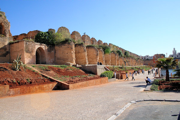 https://mdw-travel-data-us-east-1.s3.amazonaws.com/img/country/Morocco/Heri-es-Souani/img_02.jpg