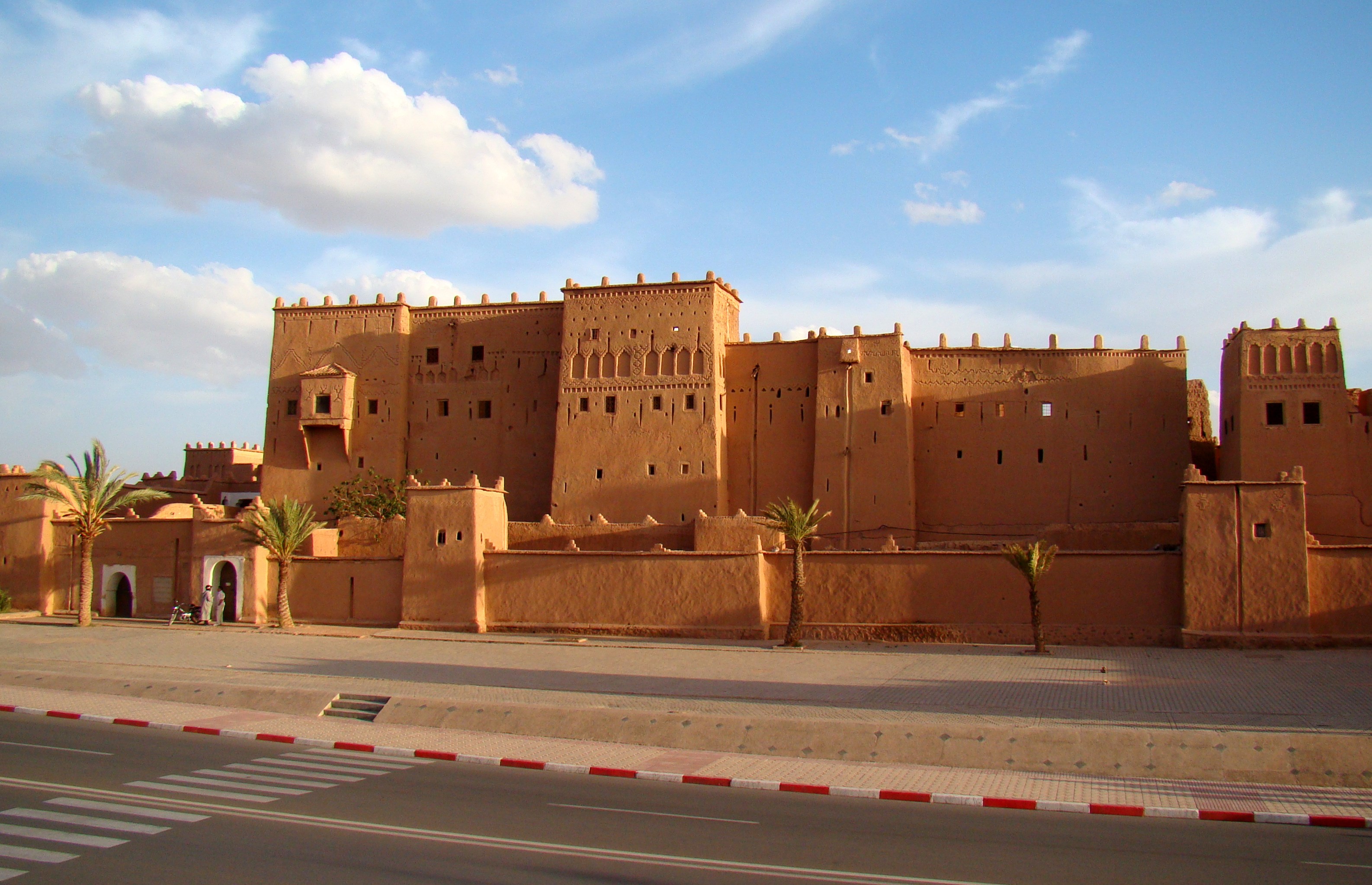 https://mdw-travel-data-us-east-1.s3.amazonaws.com/img/country/Morocco/Kasbah-Hotel-Azalai/img_02.jpg