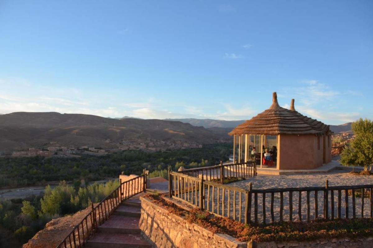 https://mdw-travel-data-us-east-1.s3.amazonaws.com/img/country/Morocco/Kasbah-Tizzarouine/img_01.jpg