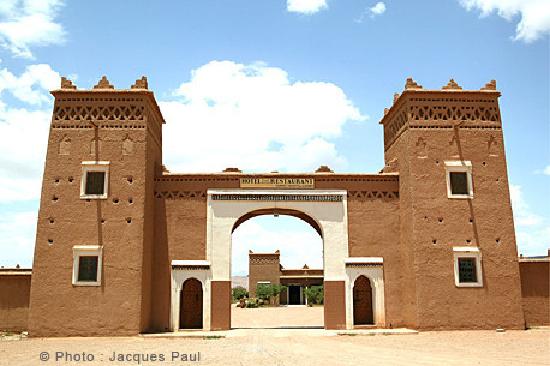 https://mdw-travel-data-us-east-1.s3.amazonaws.com/img/country/Morocco/Kasbah-Tizzarouine/img_02.jpg