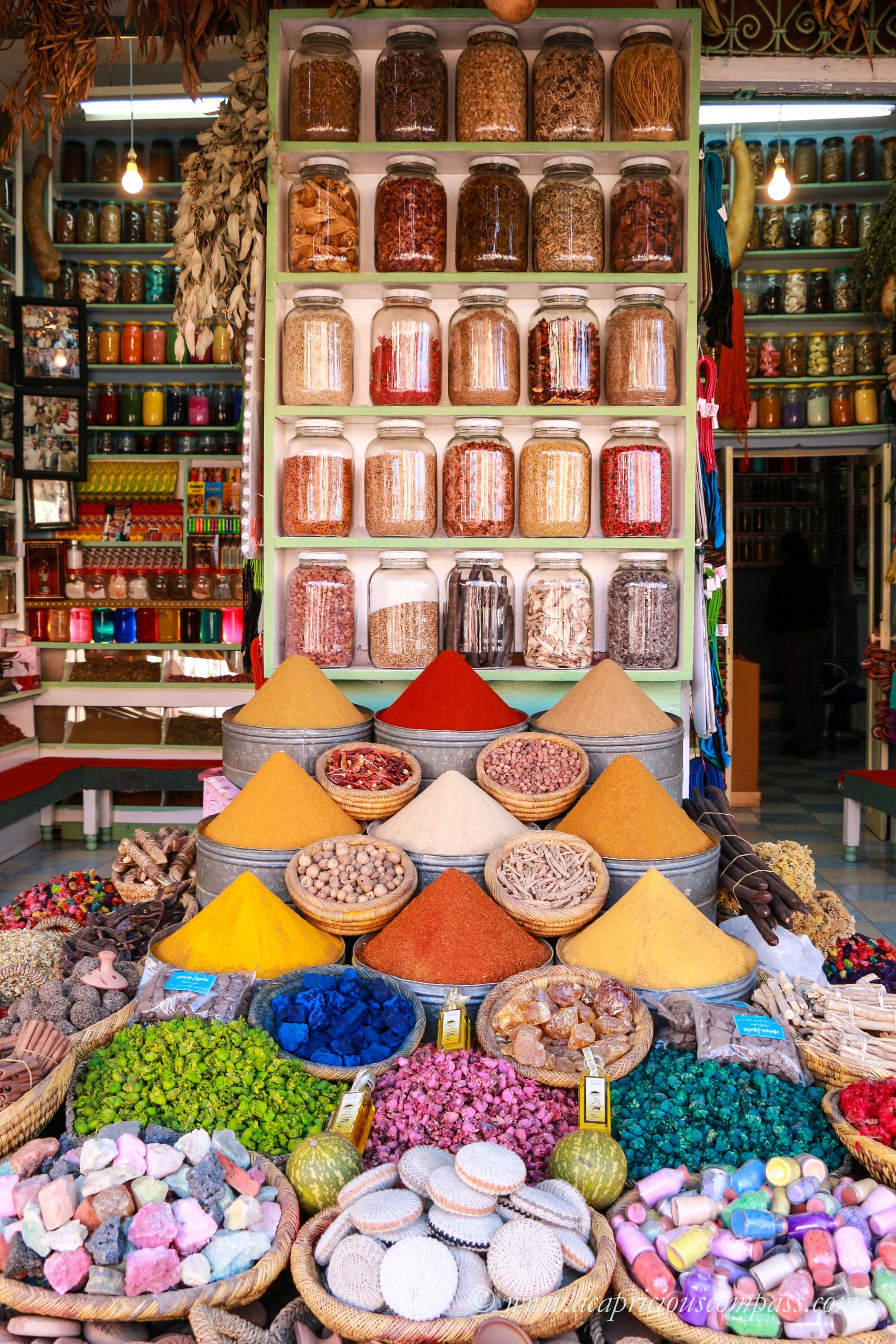 https://mdw-travel-data-us-east-1.s3.amazonaws.com/img/country/Morocco/Le-Souk/img_00.jpg