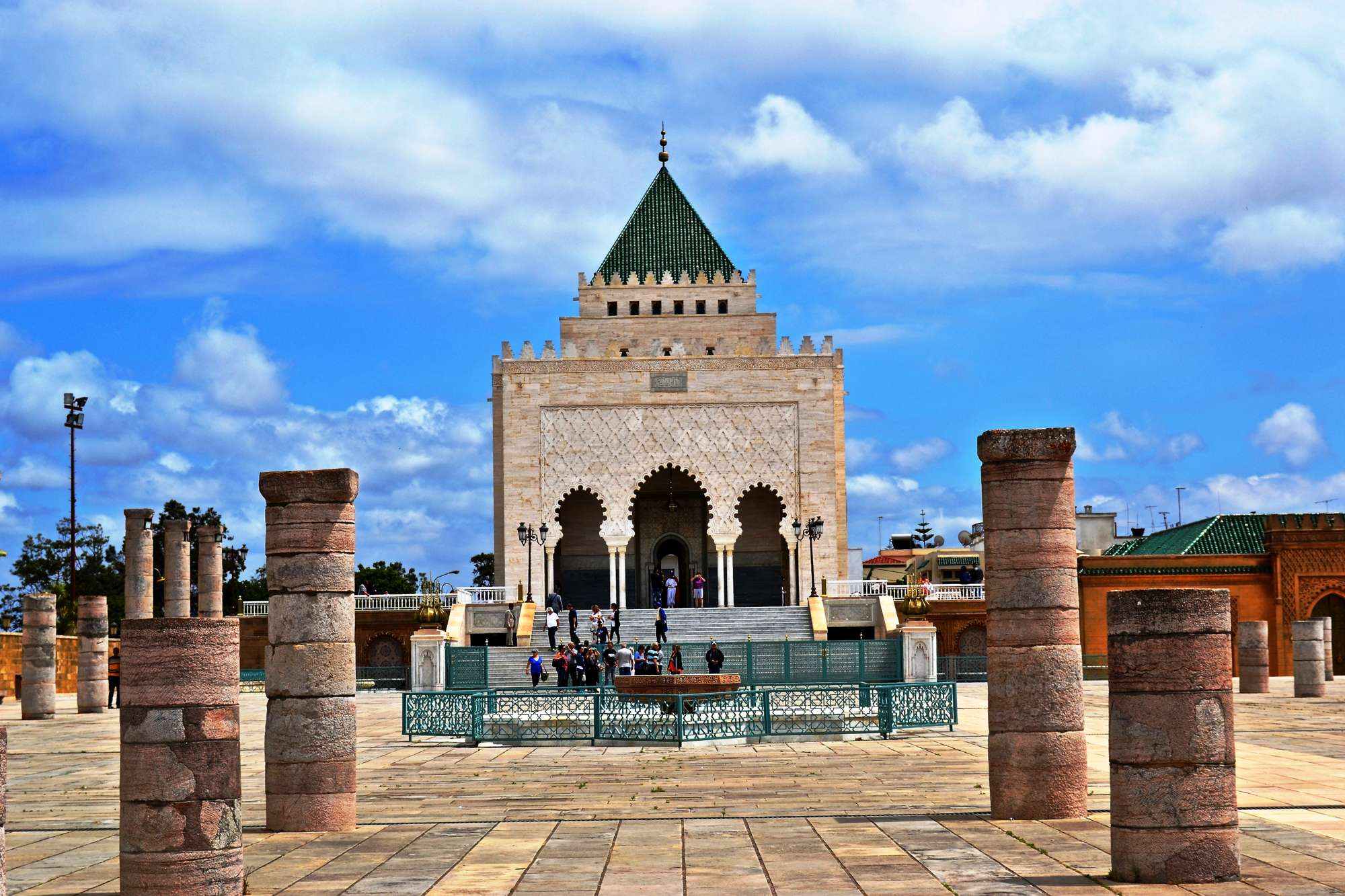 https://mdw-travel-data-us-east-1.s3.amazonaws.com/img/country/Morocco/Maroc-Mall-Rabat/img_03.jpg