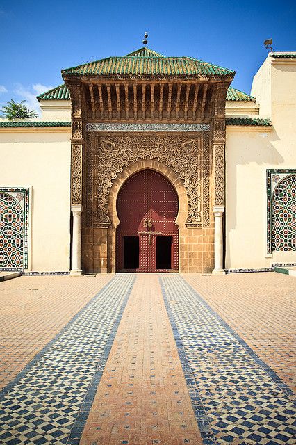 https://mdw-travel-data-us-east-1.s3.amazonaws.com/img/country/Morocco/Mausoleum-of-Moulay-Ismail/img_01.jpg