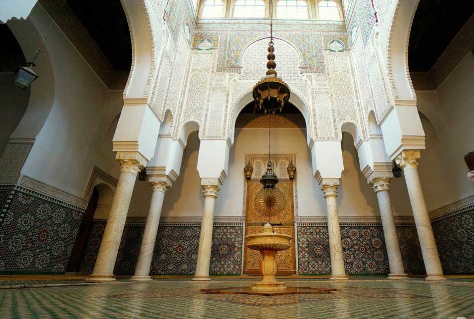 https://mdw-travel-data-us-east-1.s3.amazonaws.com/img/country/Morocco/Mausoleum-of-Sultan-Moulay-Ismail/img_02.jpg