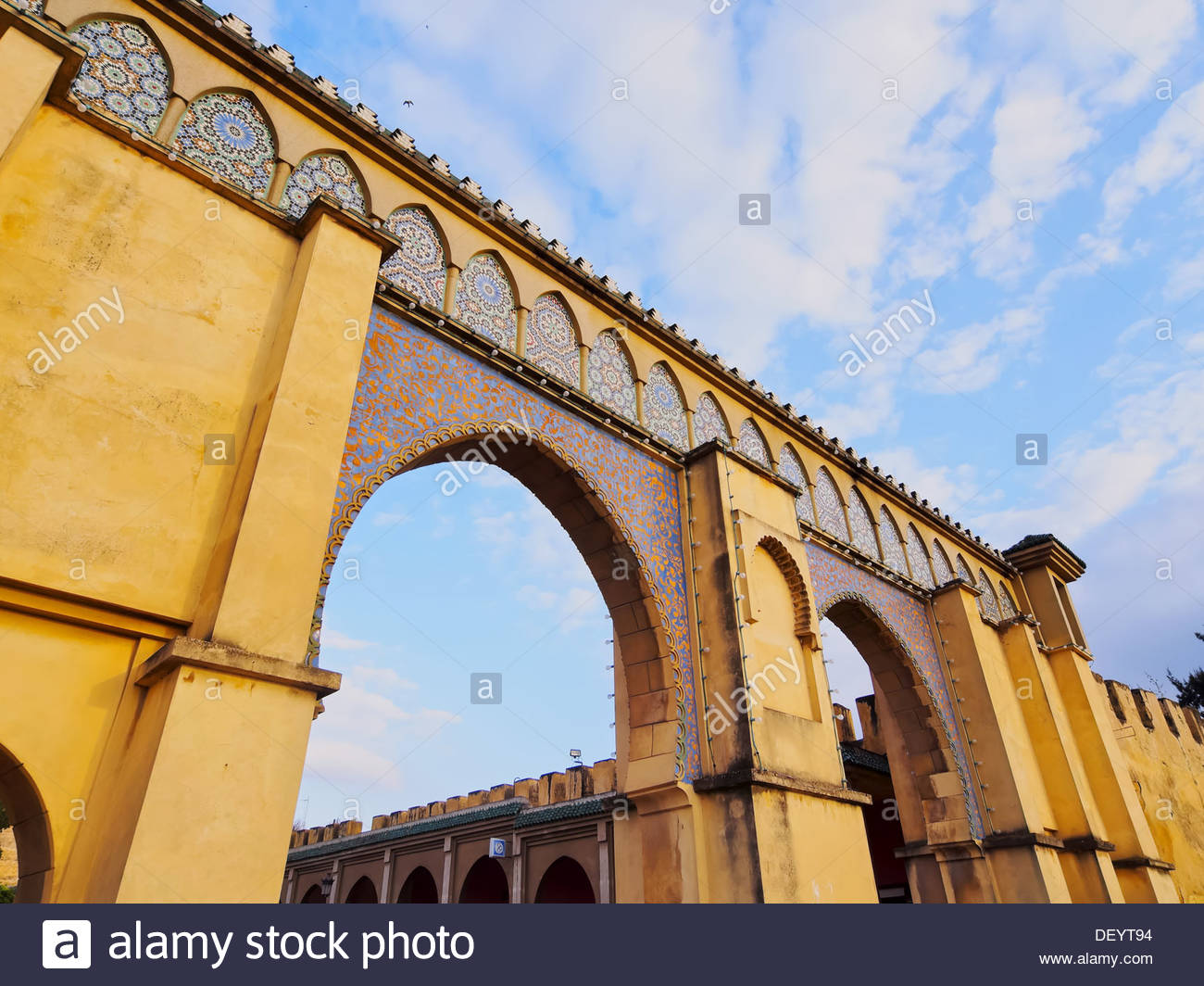 https://mdw-travel-data-us-east-1.s3.amazonaws.com/img/country/Morocco/Mausoleum-of-Sultan-Moulay-Ismail/img_03.jpg