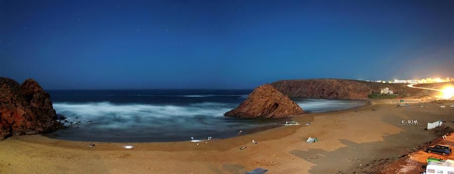 https://mdw-travel-data-us-east-1.s3.amazonaws.com/img/country/Morocco/Mirleft-Beach/img_02.jpg