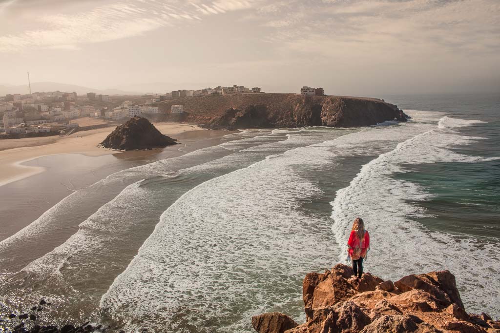 https://mdw-travel-data-us-east-1.s3.amazonaws.com/img/country/Morocco/Mirleft-Beach/img_03.jpg
