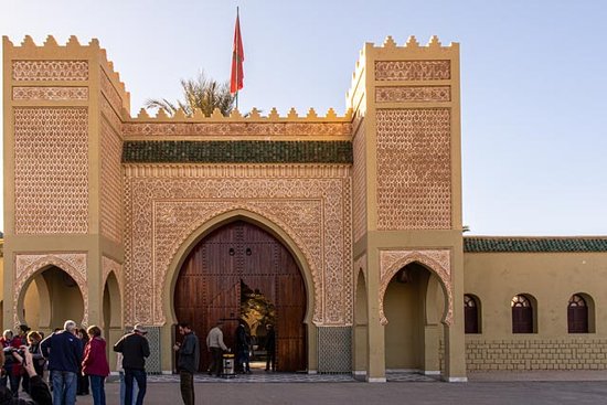 https://mdw-travel-data-us-east-1.s3.amazonaws.com/img/country/Morocco/Moulay-Ali-Cherif-Mausoleum/img_01.jpg