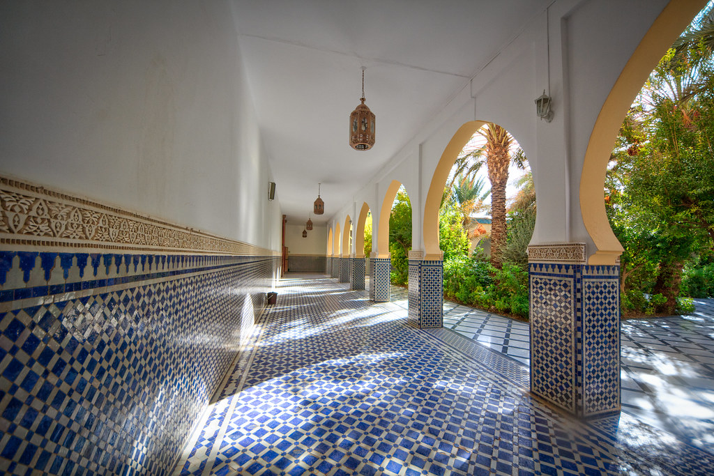 https://mdw-travel-data-us-east-1.s3.amazonaws.com/img/country/Morocco/Moulay-Ali-Cherif-Mausoleum/img_03.jpg
