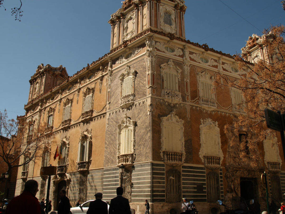 https://mdw-travel-data-us-east-1.s3.amazonaws.com/img/country/Morocco/National-Ceramics-Museum/img_03.jpg
