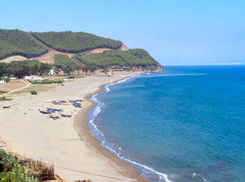 https://mdw-travel-data-us-east-1.s3.amazonaws.com/img/country/Morocco/Oued-Laou-Beach/img_01.jpg