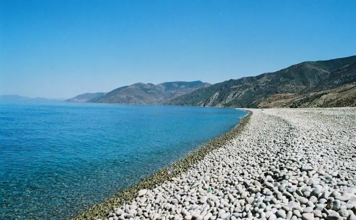 https://mdw-travel-data-us-east-1.s3.amazonaws.com/img/country/Morocco/Oued-Laou-Beach/img_03.jpg