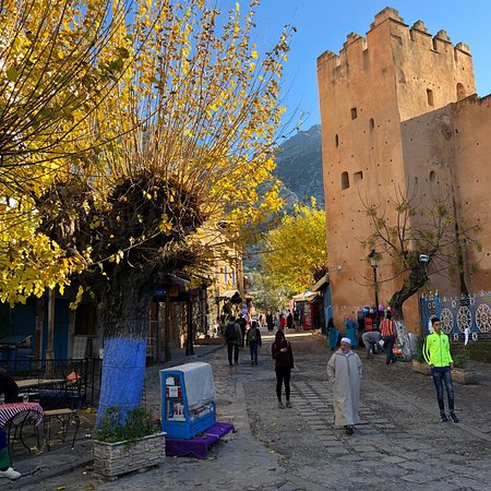 https://mdw-travel-data-us-east-1.s3.amazonaws.com/img/country/Morocco/Outa-el-Hammam-Square/img_02.jpg