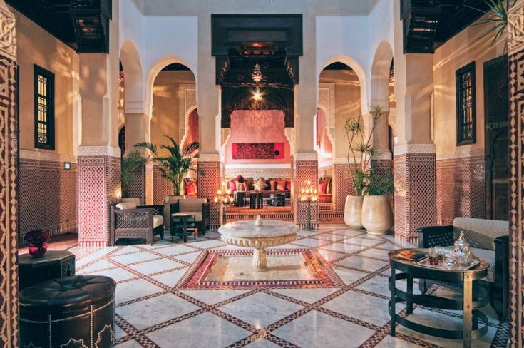https://mdw-travel-data-us-east-1.s3.amazonaws.com/img/country/Morocco/Palms-Room/img_01.jpg
