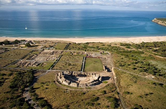 https://mdw-travel-data-us-east-1.s3.amazonaws.com/img/country/Morocco/Playa-de-Bolonia/img_01.jpg