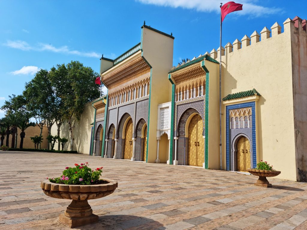 https://mdw-travel-data-us-east-1.s3.amazonaws.com/img/country/Morocco/Royal-Palace-of-Fez/img_03.jpg