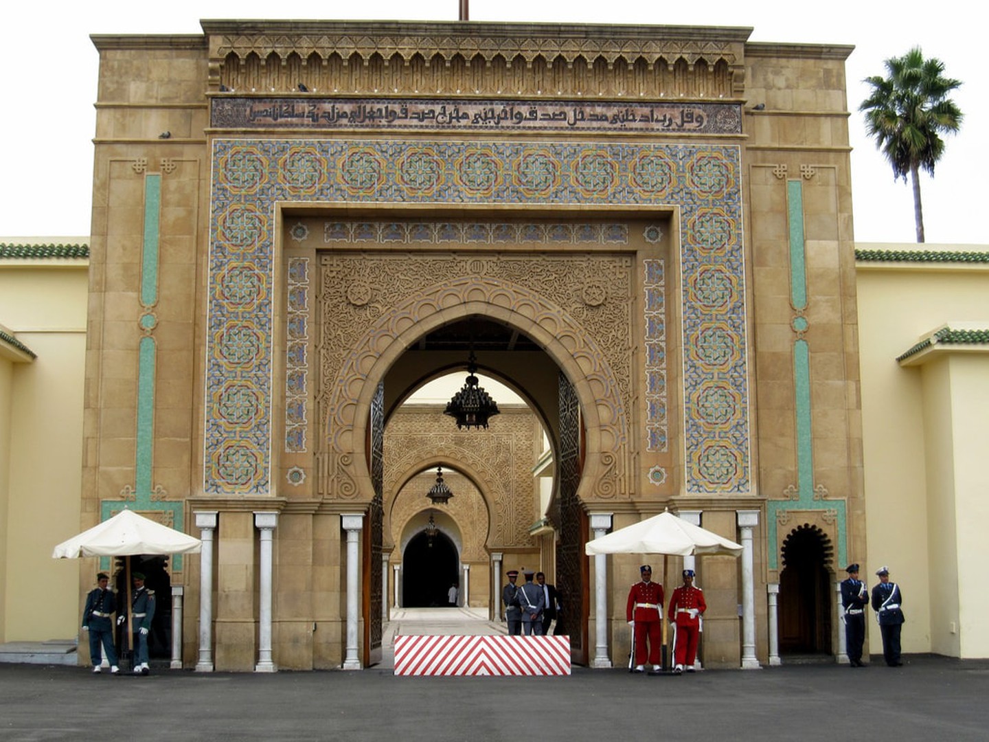 https://mdw-travel-data-us-east-1.s3.amazonaws.com/img/country/Morocco/Royal-Palace/img_02.jpg