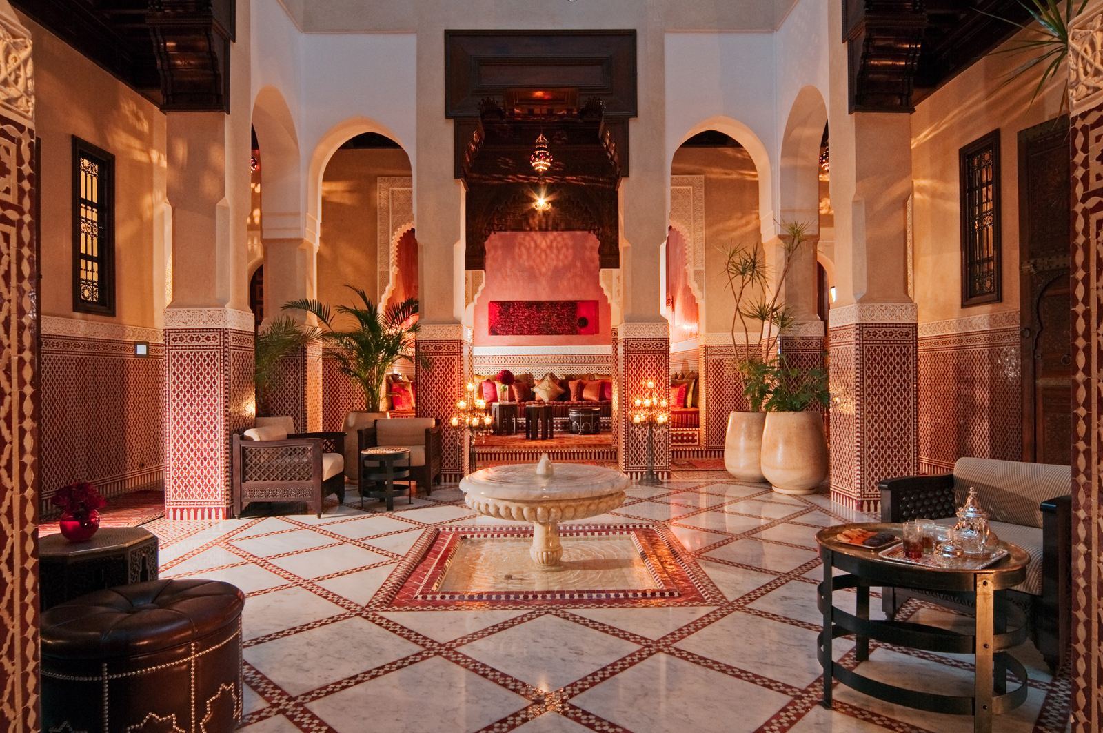 https://mdw-travel-data-us-east-1.s3.amazonaws.com/img/country/Morocco/Royal-Palace/img_03.jpg