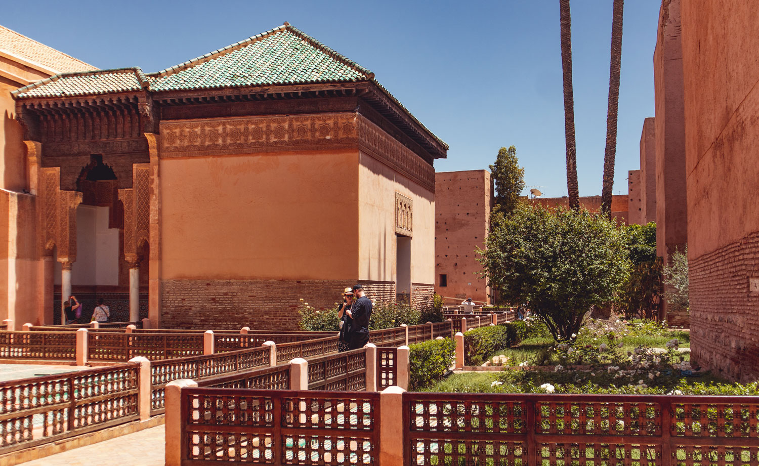 https://mdw-travel-data-us-east-1.s3.amazonaws.com/img/country/Morocco/Saadian-Tombs/img_01.jpg