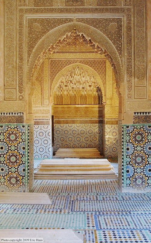 https://mdw-travel-data-us-east-1.s3.amazonaws.com/img/country/Morocco/Saadian-Tombs/img_03.jpg