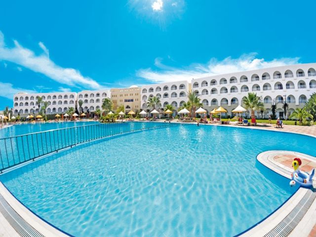 https://mdw-travel-data-us-east-1.s3.amazonaws.com/img/country/Morocco/Sidi-Ahmed-El-Mansour-Beach/img_01.jpg