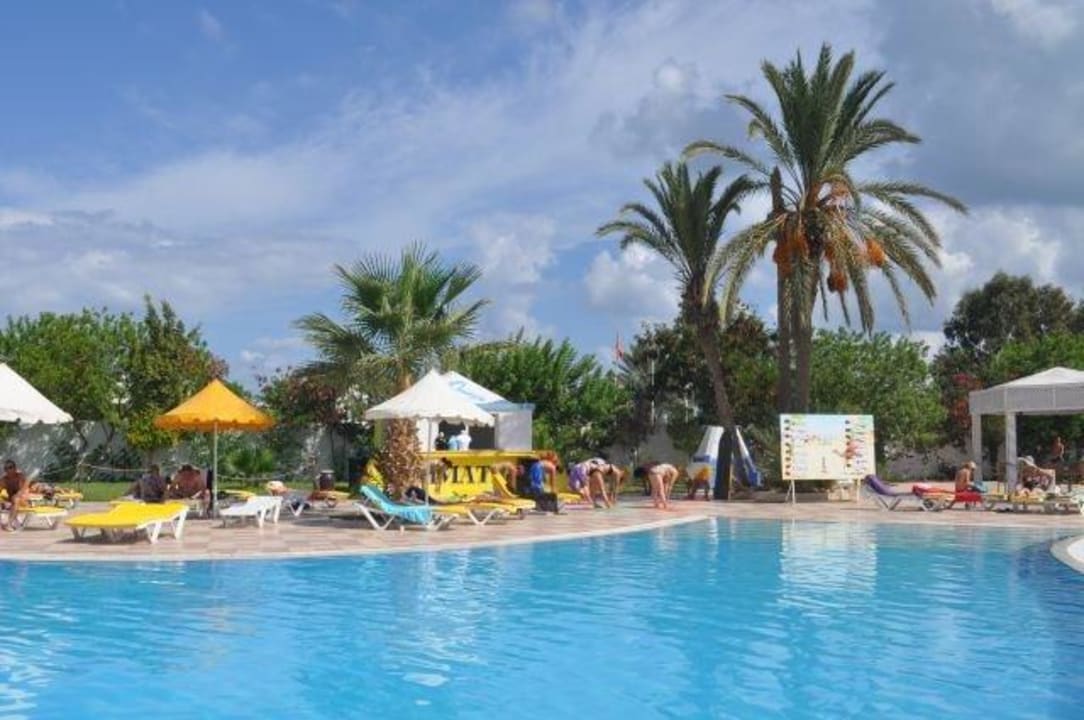 https://mdw-travel-data-us-east-1.s3.amazonaws.com/img/country/Morocco/Sidi-Ahmed-El-Mansour-Beach/img_03.jpg